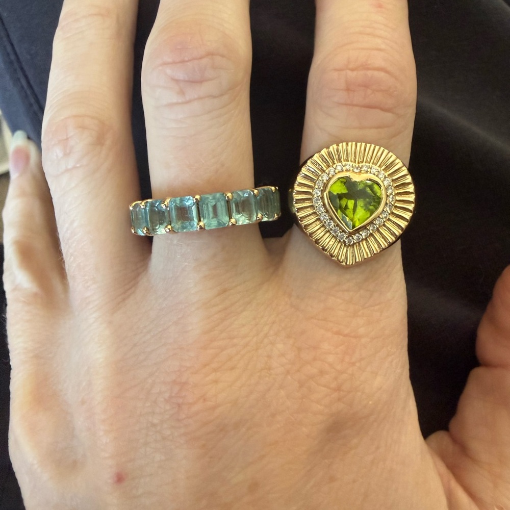 14k yg and peridot Heart-Shaped Ring, size 7 - Picture 2 of 6